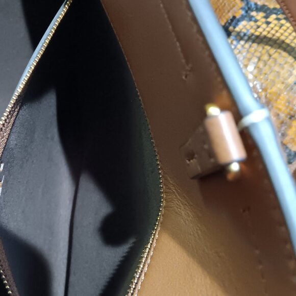 Tory Burch McGraw Tote - Picture 5 of 13